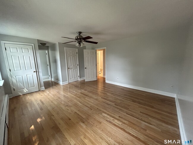Building Photo - 14 Normandy Dr