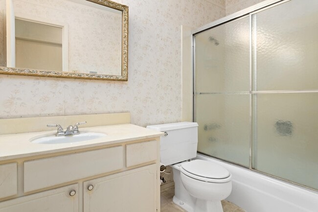 Building Photo - 5960 Townhouse Ln