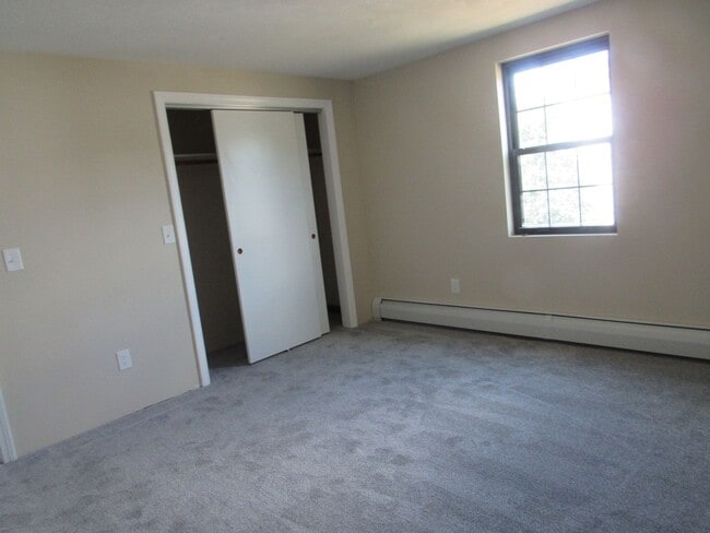 Building Photo - Plaistow Remodeled 2 Bedroom Condominium! ...