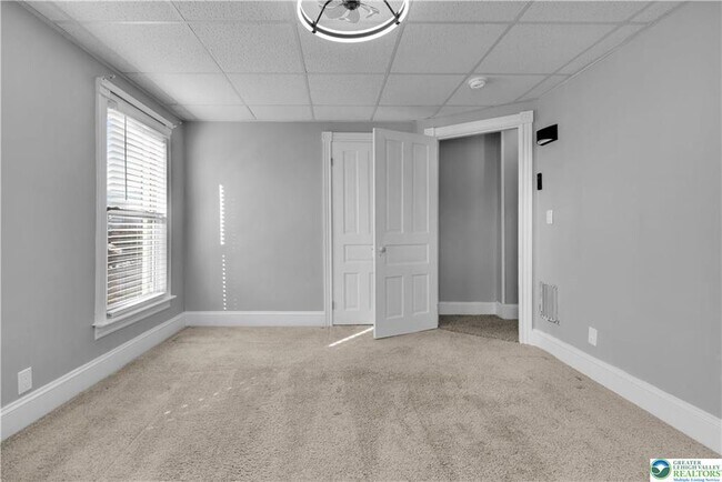 Building Photo - 321 W Babbitt Ave