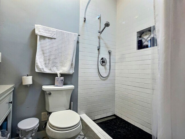 Building Photo - Charming Studio/1BA in Downtown Sunnyvale ...