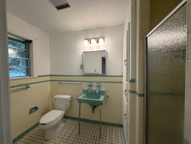 Building Photo - 10590 LA-77