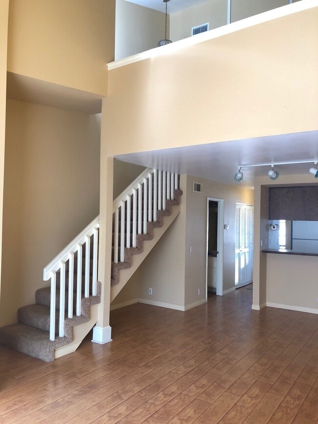 Building Photo - Nantucket Village Condo with Community Pool!