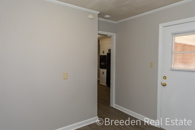 Building Photo - 300 Oakland Ave