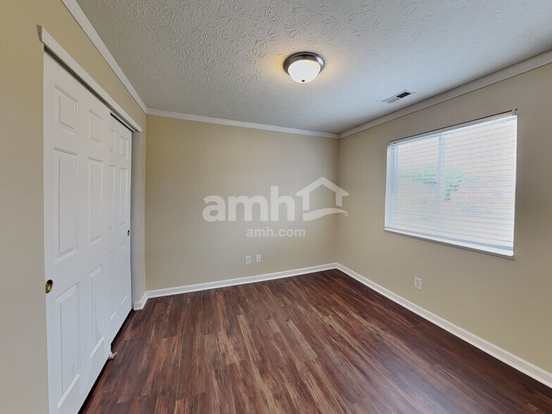 Building Photo - 6580 Dunsdin Dr