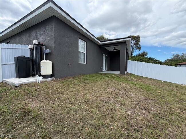 Building Photo - 721 Ivan Ave S