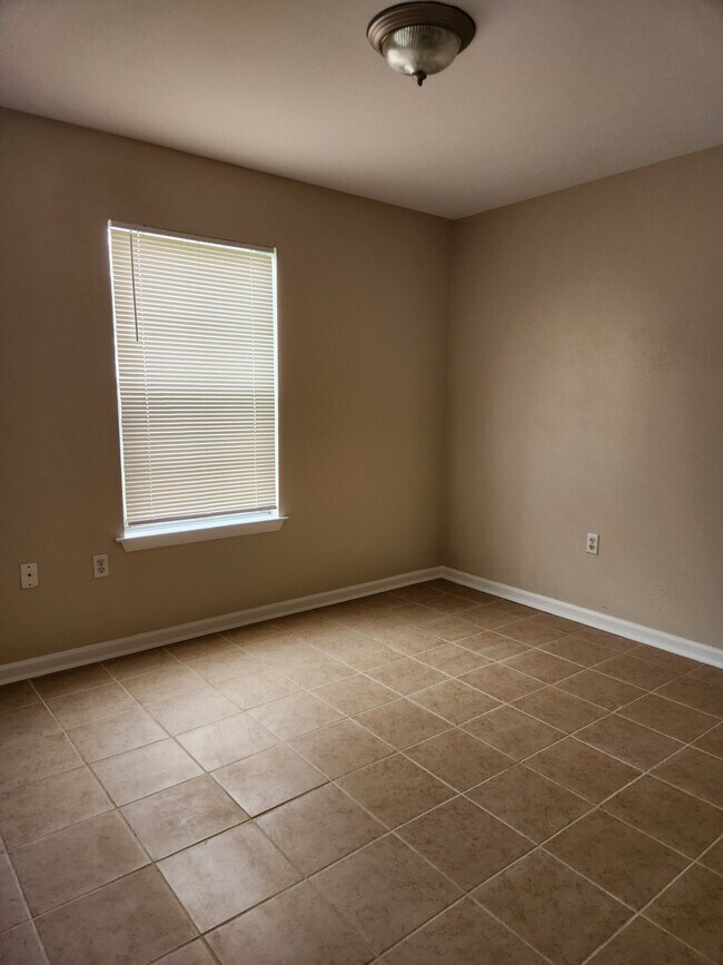 Building Photo - 5315 McClelland Dr