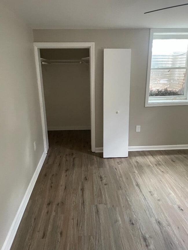 Building Photo - 3652 Roundhill Ave NW