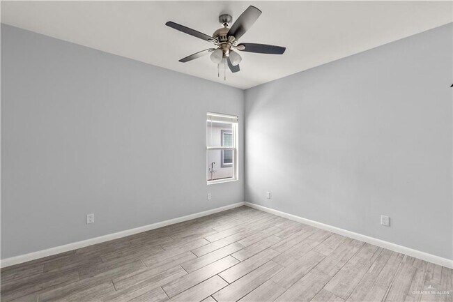 Building Photo - 18 N 33rd Ln