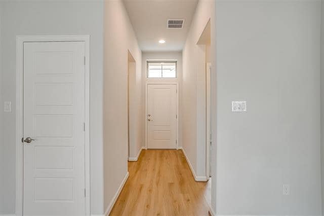 Building Photo - 6138 Lavanda Ave