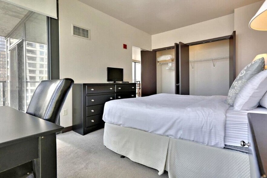 Building Photo - 515 N State St