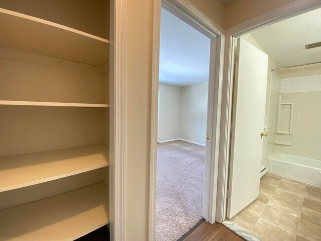 Building Photo - 99 Powers St