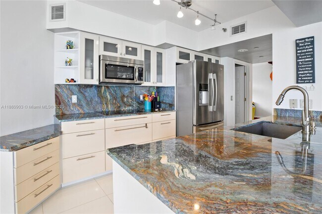 Building Photo - 16445 Collins Ave