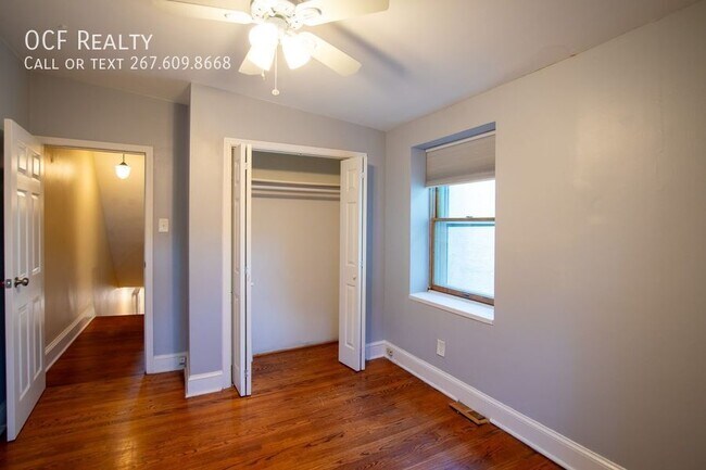 Building Photo - 2211 Bainbridge St