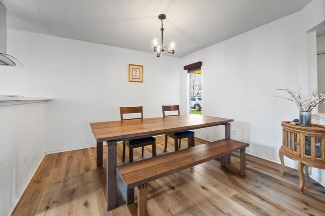 Building Photo - 9826 Briar Ridge Dr