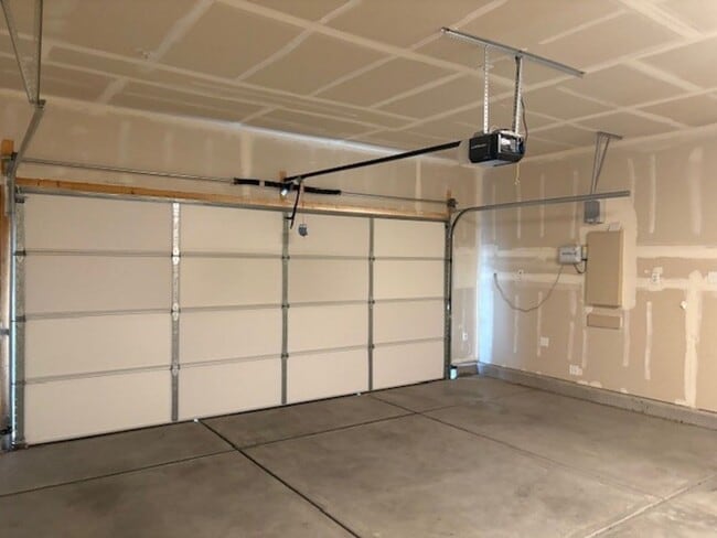Building Photo - 3 Bedroom + Office, 2 Bath Home with Solar...