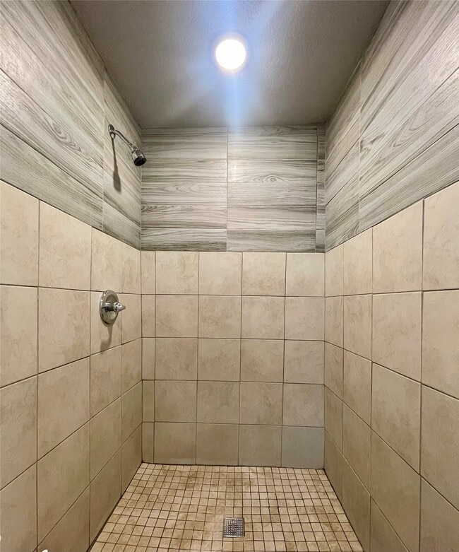 Building Photo - 6803 Bloom Dr