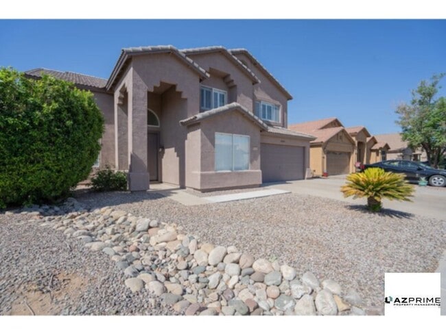 Building Photo - Live large in this Gorgeous 4/3 Unfurnishe...