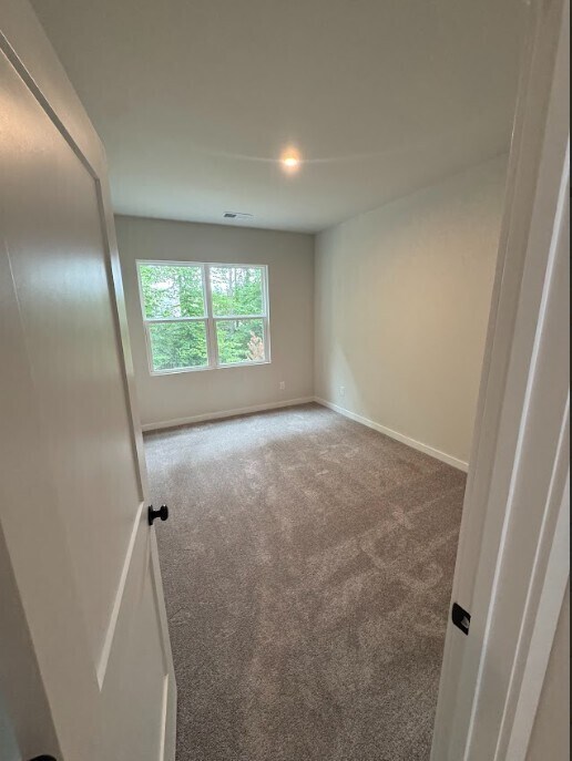 Building Photo - Beautiful 3-Bedroom, 3-Bath Home with Mode...