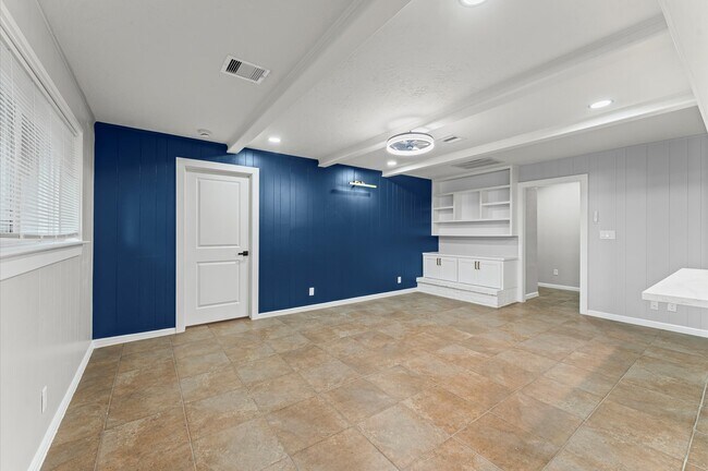 Building Photo - 8231 Garden Parks Dr