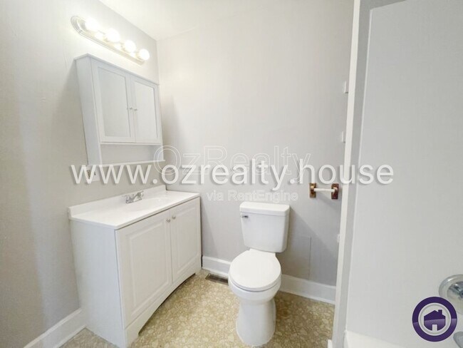 Building Photo - 1031 N Michigan St