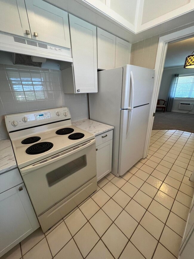 Building Photo - 1050 E Sample Rd