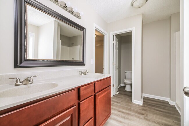 Building Photo - 2217 Hatton Way