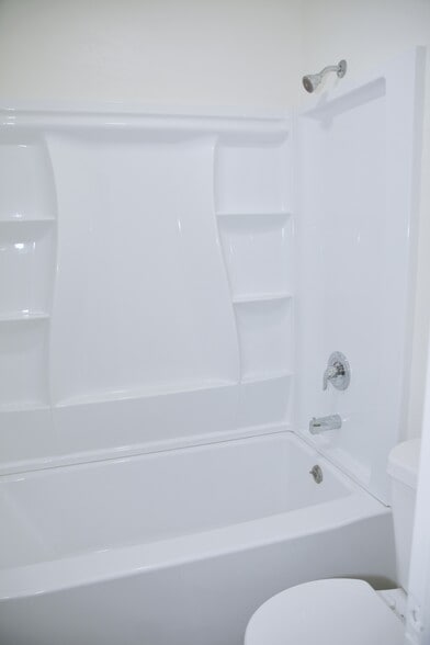 Building Photo - 6605 W Pasadena Ave