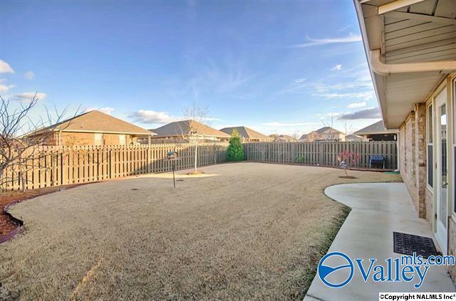Building Photo - 303 Healey Dr