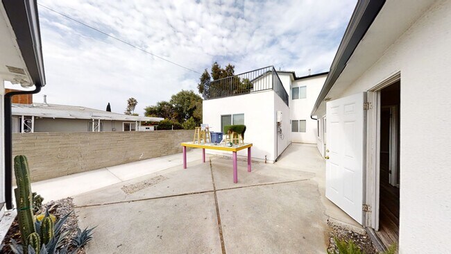 Building Photo - 5BD/2BA, Easy Walk to Campus!! (Lease out,...