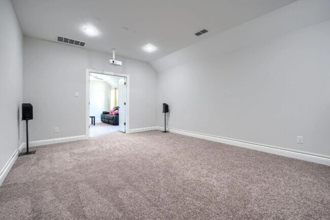 Building Photo - 16616 Sunnyland Dr