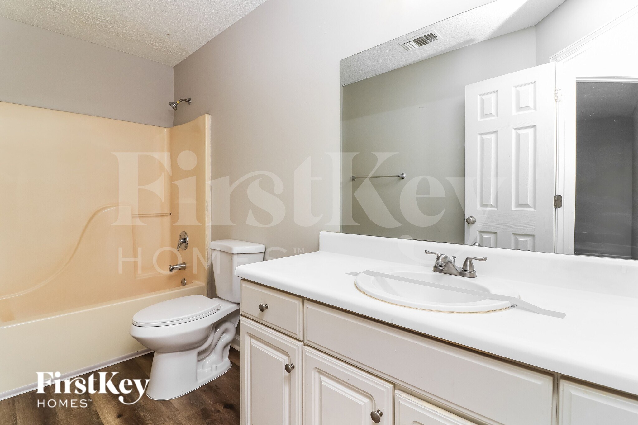 Building Photo - 5001 Rose Ct SE