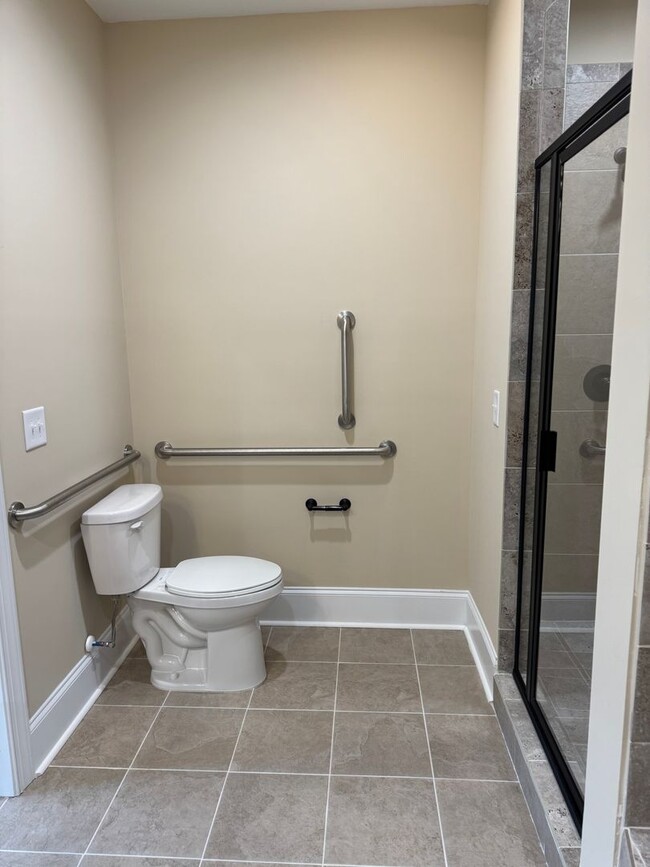 Building Photo - Move-In Ready Condominium in 55+ Kensingto...