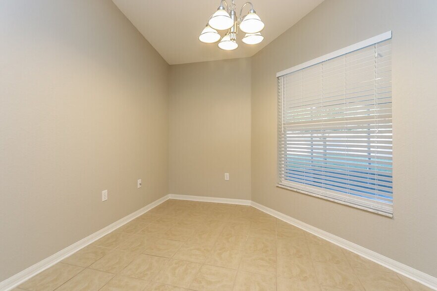 Building Photo - 5800 Driftwood Dr