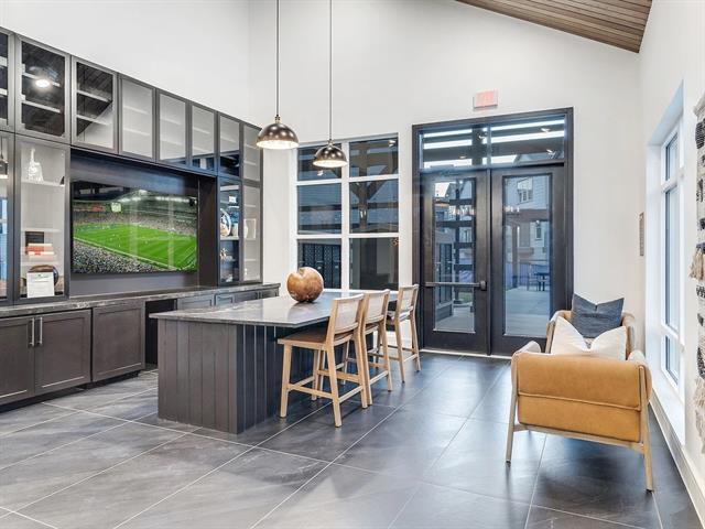 Building Photo - 1000 Fort Worth Ave