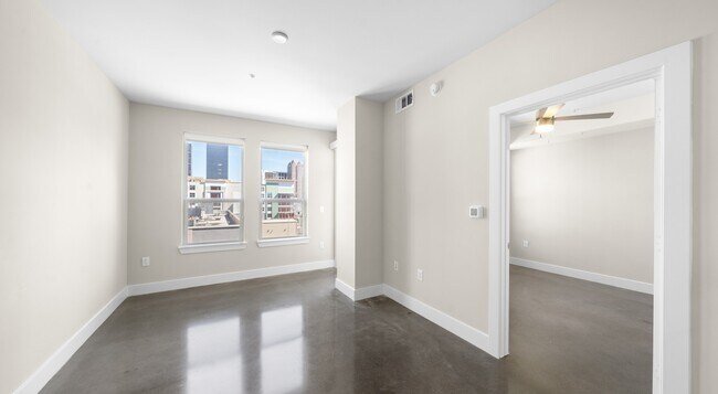 Building Photo - Stylish Apt, Sweet Deal – Up to 1 Month Free!