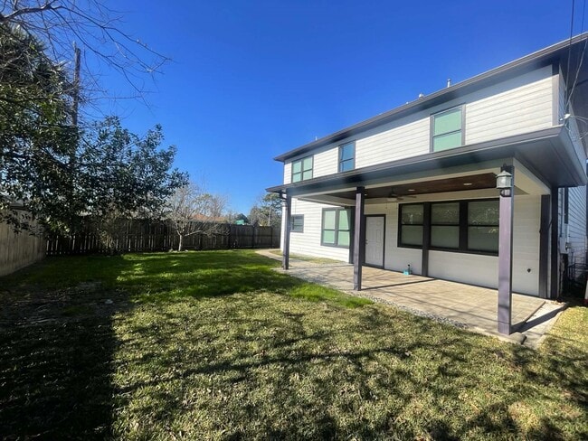 Building Photo - 6641 Midfield Dr