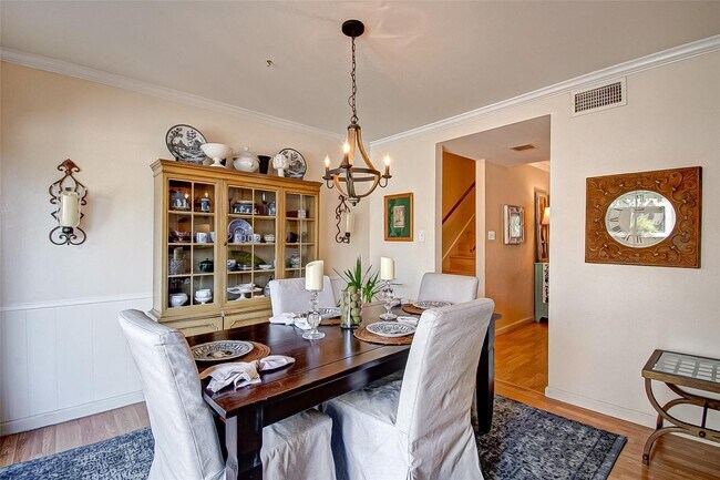 Building Photo - 6332 Chevy Chase Dr