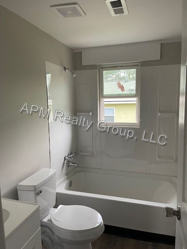 Building Photo - Newly renovated apartments! 50% off first month