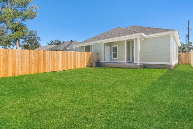 Building Photo - 518 Main St