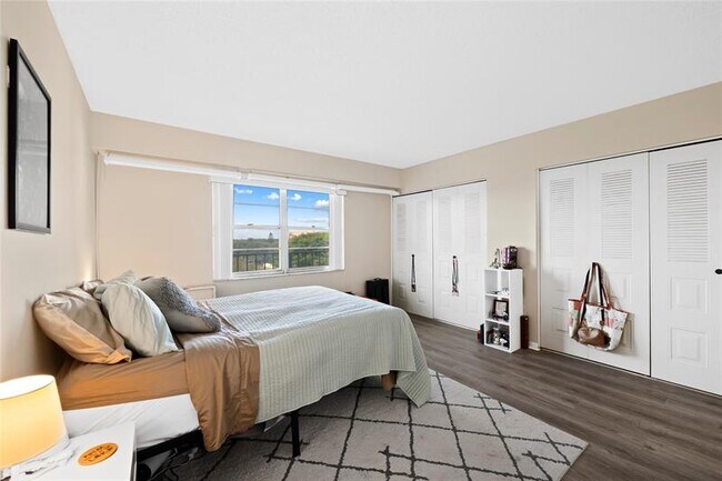 Building Photo - 3150 W Rolling Hills Cir