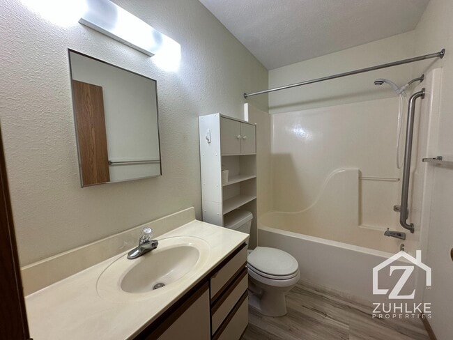 Building Photo - 1204 Isabelle Cir