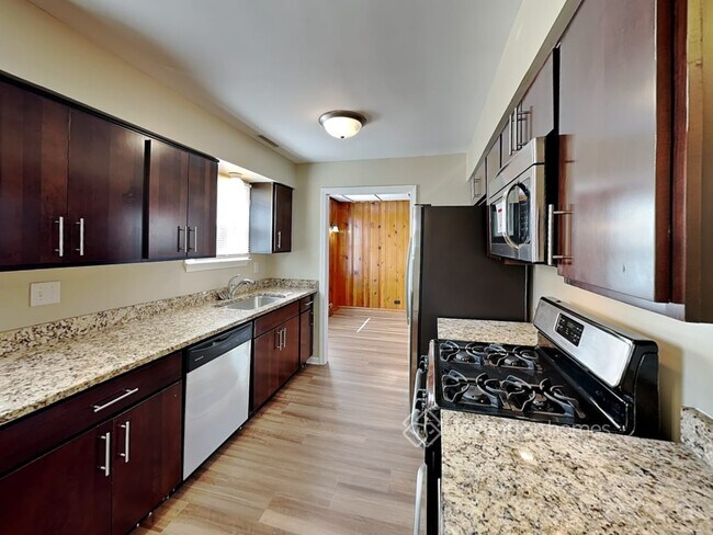 Building Photo - 3461 N Osceola Ave