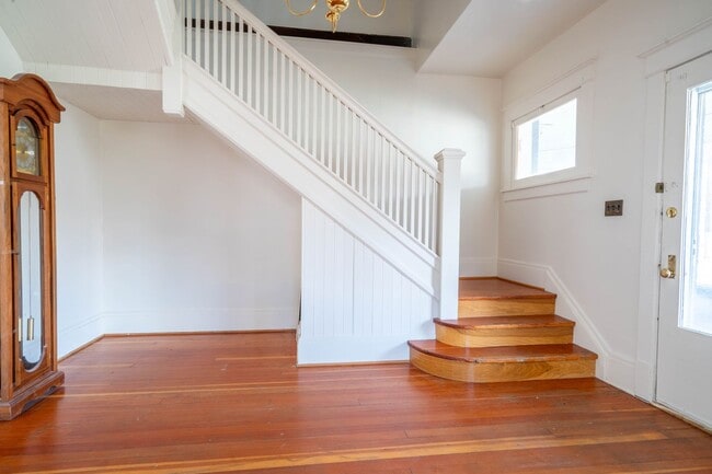 Building Photo - Stunning 1910 Historic Home