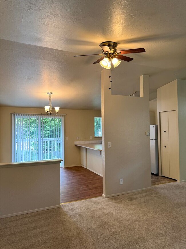 Building Photo - Silverdale - Chico Way neighborhood 3 bedroom duplex now available