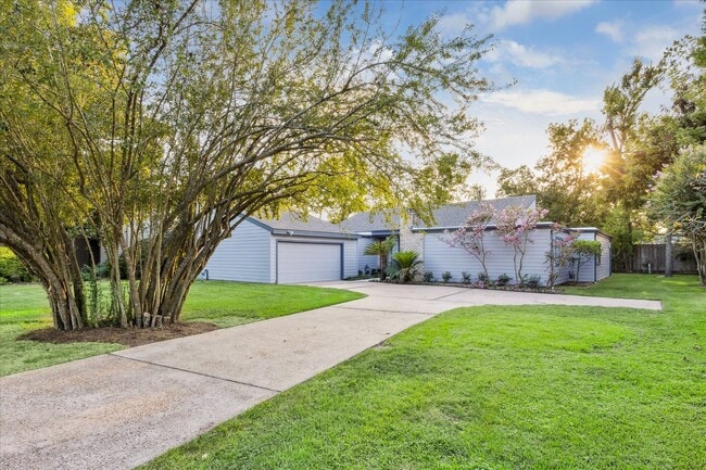 Primary Photo - 1305 Spring Oaks Cir