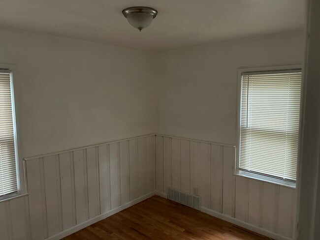 Building Photo - 19356 Westmoreland- 3 BED & 1.5 BATH FOR RENT