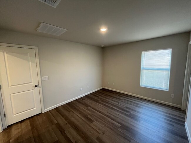 Building Photo - Newer Build 4 Bed/2 Bath In Arizona City