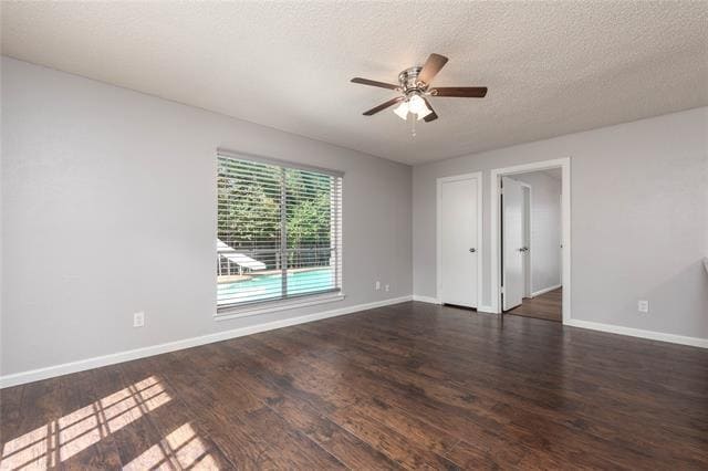 Building Photo - 2225 Park Hill Dr