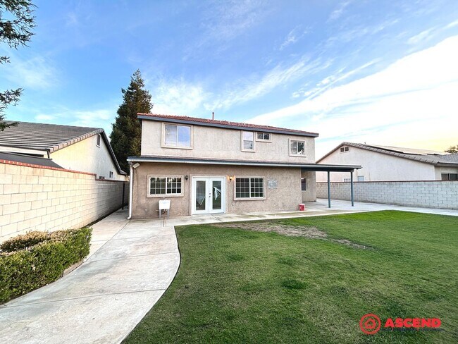 Building Photo - Lovely 5 Bedroom Home In River Oaks Area!